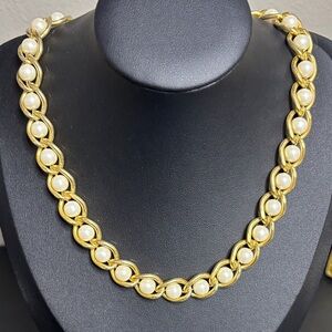 Vintage Pearl Gold Tone Chain Choker Necklace Regal